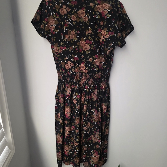 Vintage 80's Chic Floral Midi Dress in Black - Picture 7 of 9